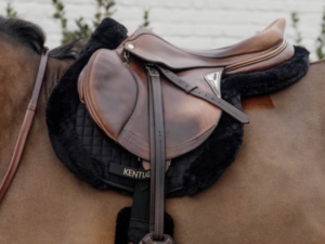 Tapis de selle Hunter mouton vegan